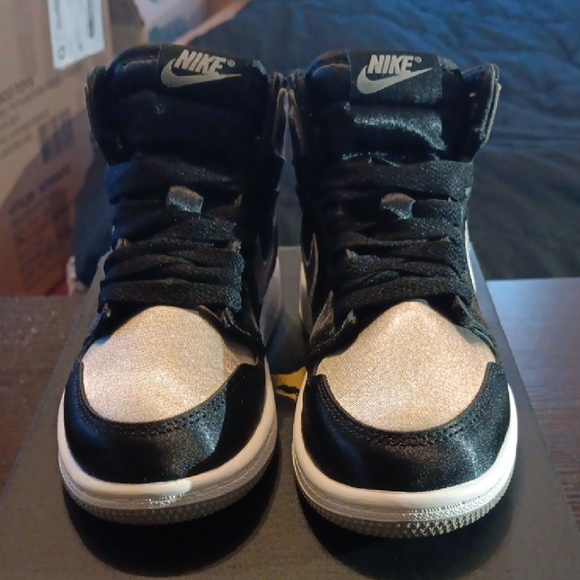 Nike Jordan 1 Retro High OG Satin Shadow Kids 11c NWBOX - Picture 4 of 10